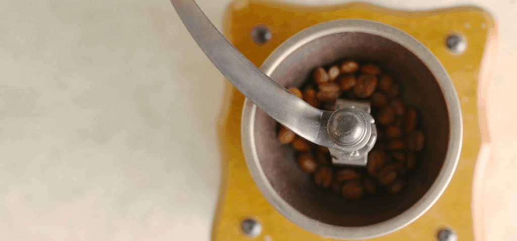 直前に豆を挽きます